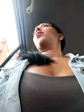 Snapshot of Emily_Wane chatting on 11-30-25, 04:22 Emily Wane online show from 11-30-25, 04:22