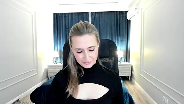 Snapshot of PassionGlow chatting on 02-07-25, 01:01 PassionGlow online show from 02-07-25, 01:01