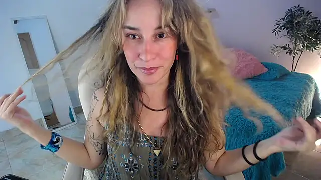 Snapshot of Paula_Paz chatting on 10-08-25, 02:25 Paula Paz online show from 10-08-25, 02:25