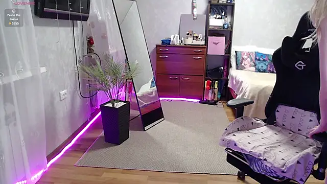 Little Soph online show from 01-23-25, 02:33