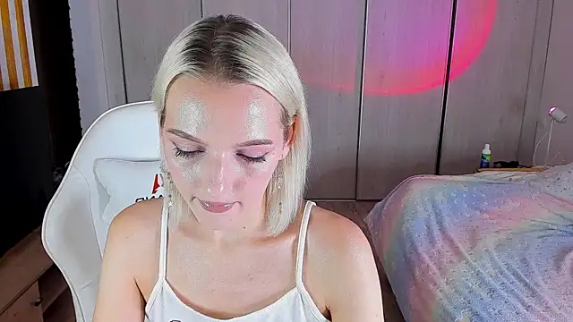 ice pixie online show from 12-20-24, 03:42