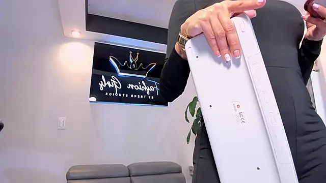 AnaRuiz online show from 11-14-25, 02:16