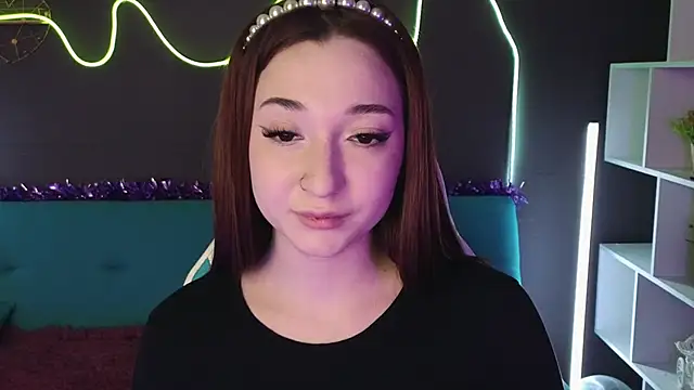 YasmineWest online show from 12-22-24, 06:39