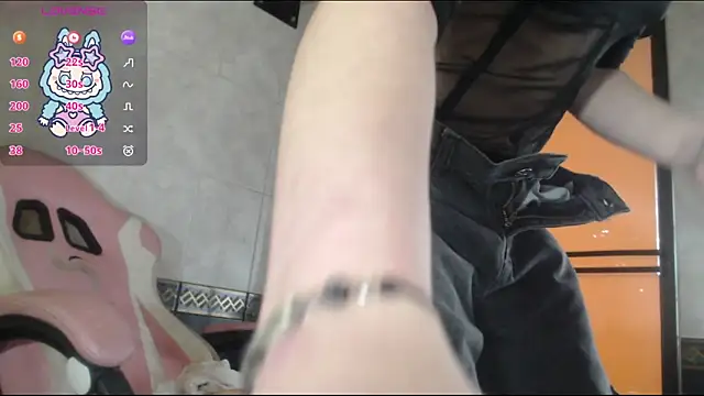 Snapshot of Sally23_ chatting on 11-17-25, 02:34 Sally23 online show from 11-17-25, 02:34