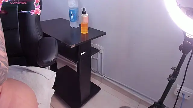 Snapshot of Tisha__lau chatting on 03-21-25, 01:56 Tisha  lau online show from 03-21-25, 01:56