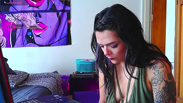 Snapshot of purple_em69 chatting on 12-06-24, 02:17 purple em69 online show from 12-06-24, 02:17