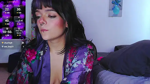 Snapshot of purple_em69 chatting on 12-14-24, 01:49 purple em69 online show from 12-14-24, 01:49