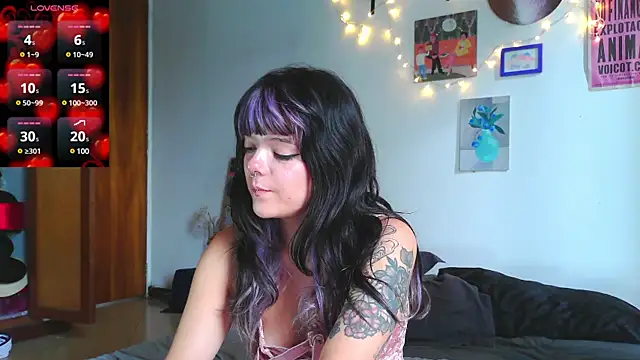 Snapshot of purple_em69 chatting on 12-21-24, 08:00 purple em69 online show from 12-21-24, 08:00