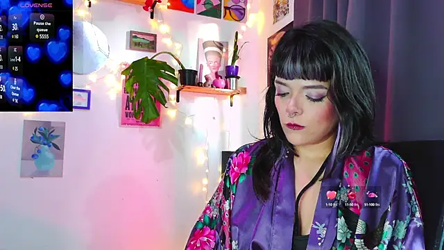 Snapshot of purple_em69 chatting on 01-25-25, 10:39 purple em69 online show from 01-25-25, 10:39