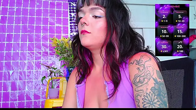 Snapshot of purple_em69 chatting on 02-25-25, 06:20 purple em69 online show from 02-25-25, 06:20