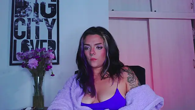 Snapshot of purple_em69 chatting on 09-20-25, 04:35 purple em69 online show from 09-20-25, 04:35