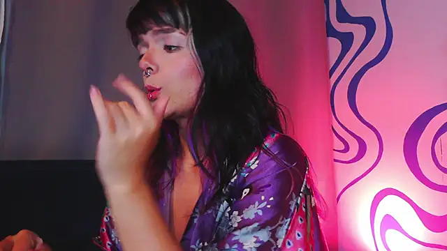 Snapshot of purple_em69 chatting on 10-01-25, 03:23 purple em69 online show from 10-01-25, 03:23