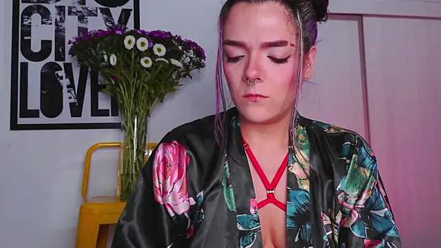 Snapshot of purple_em69 chatting on 10-15-25, 06:57 purple em69 online show from 10-15-25, 06:57