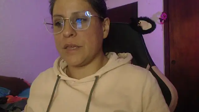 Snapshot of LucifernandaSw chatting on 02-12-26, 04:40 LucifernandaSw online show from 02-12-26, 04:40