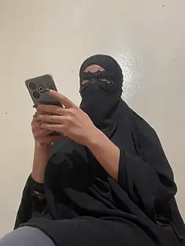 Snapshot of Hijabi_HotGirls chatting on 02-19-25, 09:14 Hijabi HotGirls online show from 02-19-25, 09:14