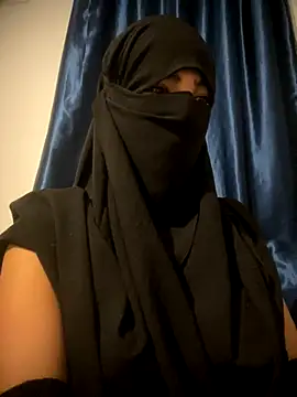 Snapshot of Hijabi_HotGirls chatting on 10-26-25, 10:36 Hijabi HotGirls online show from 10-26-25, 10:36