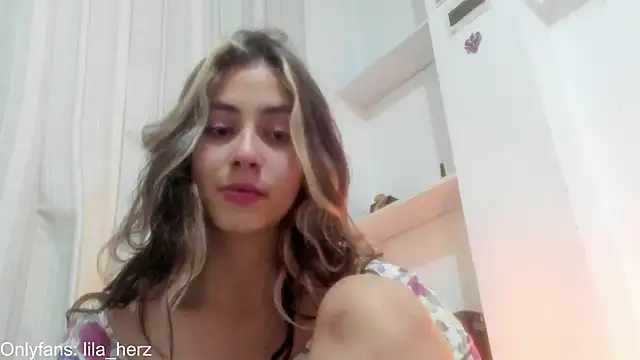 Snapshot of Liherz chatting on 12-12-24, 12:59 Liherz online show from 12-12-24, 12:59