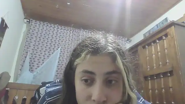 Snapshot of Liherz chatting on 12-18-24, 04:09 Liherz online show from 12-18-24, 04:09