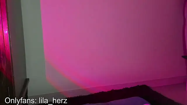 Snapshot of Liherz chatting on 10-26-25, 05:02 Liherz online show from 10-26-25, 05:02