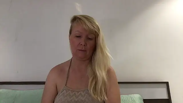 EmmaInLove23 online show from 03-11-25, 03:26