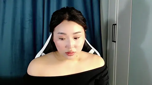 Snapshot of ichiben chatting on 03-08-25, 01:47 ichiben online show from 03-08-25, 01:47