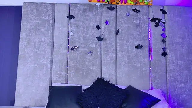 Snapshot of Amareto_ chatting on 10-29-25, 11:12 Amareto online show from 10-29-25, 11:12