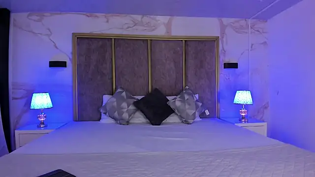 Snapshot of Amareto_ chatting on 10-30-25, 11:44 Amareto online show from 10-30-25, 11:44