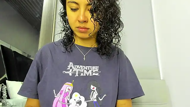 Snapshot of Amareto_ chatting on 11-10-25, 01:43 Amareto online show from 11-10-25, 01:43