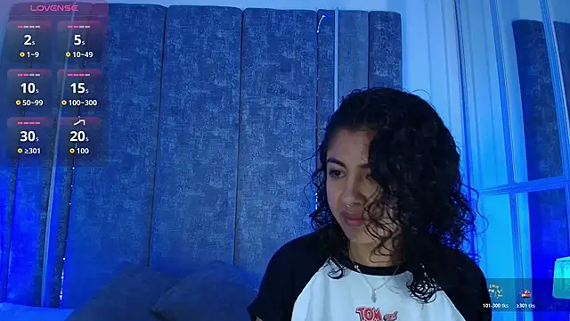 Snapshot of Amareto_ chatting on 11-13-25, 12:37 Amareto online show from 11-13-25, 12:37