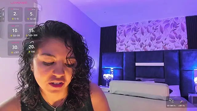 Snapshot of Amareto_ chatting on 11-14-25, 10:25 Amareto online show from 11-14-25, 10:25