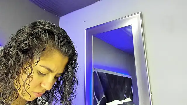 Snapshot of Amareto_ chatting on 11-16-25, 12:00 Amareto online show from 11-16-25, 12:00