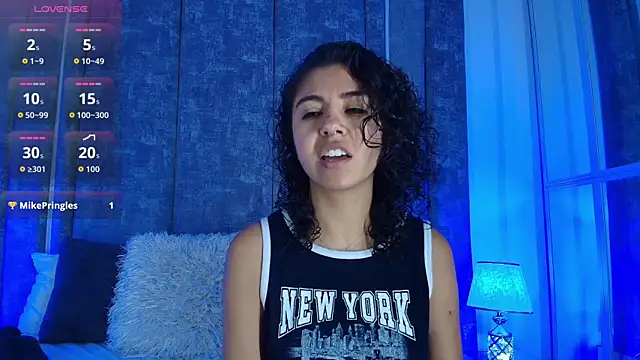 Snapshot of Amareto_ chatting on 11-17-25, 12:11 Amareto online show from 11-17-25, 12:11