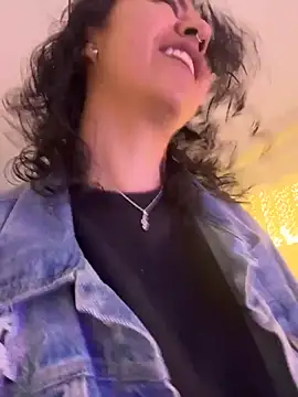 Snapshot of Amareto_ chatting on 11-21-25, 10:36 Amareto online show from 11-21-25, 10:36