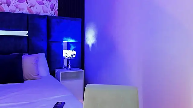 Snapshot of Amareto_ chatting on 11-23-25, 11:43 Amareto online show from 11-23-25, 11:43