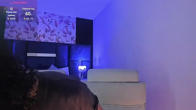 Snapshot of Amareto_ chatting on 11-27-25, 12:18 Amareto online show from 11-27-25, 12:18