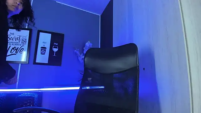 Snapshot of Amareto_ chatting on 12-05-25, 09:29 Amareto online show from 12-05-25, 09:29