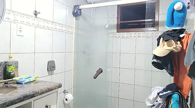 Snapshot of Luksmen chatting on 12-13-24, 04:11 Luksmen online show from 12-13-24, 04:11