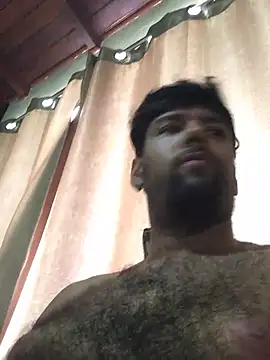 Snapshot of Luksmen chatting on 12-13-24, 03:21 Luksmen online show from 12-13-24, 03:21