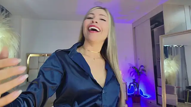 Snapshot of Ammy_Castro chatting on 10-21-25, 10:21 Ammy Castro online show from 10-21-25, 10:21