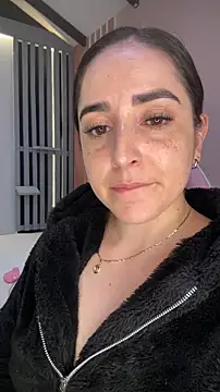 Snapshot of Victoria-And1 chatting on 01-10-26, 02:13 Victoria-And1 online show from 01-10-26, 02:13