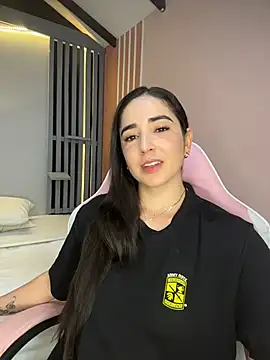 Snapshot of Victoria-And1 chatting on 02-05-26, 01:43 Victoria-And1 online show from 02-05-26, 01:43