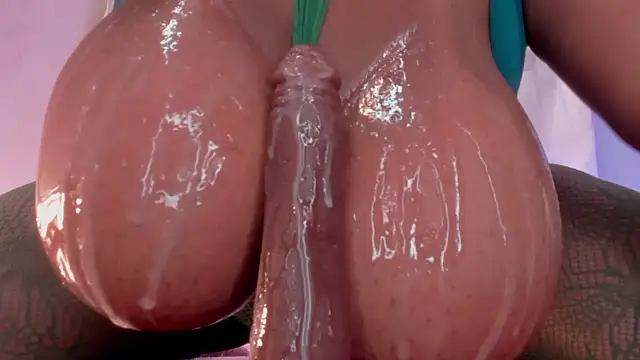 Snapshot of Sexyshantal_ chatting on 01-24-25, 01:45 Sexyshantal  online show from 01-24-25, 01:45