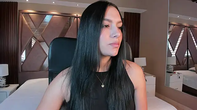 Snapshot of carina_rossi chatting on 10-25-25, 01:18 carina rossi online show from 10-25-25, 01:18