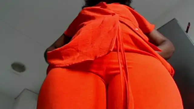 Snapshot of officialkhakes_za chatting on 02-03-26, 06:40 officialkhakes za online show from 02-03-26, 06:40