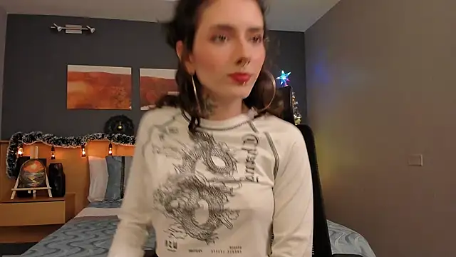 Snapshot of LiliJones_ chatting on 12-04-24, 04:38 LiliJones online show from 12-04-24, 04:38