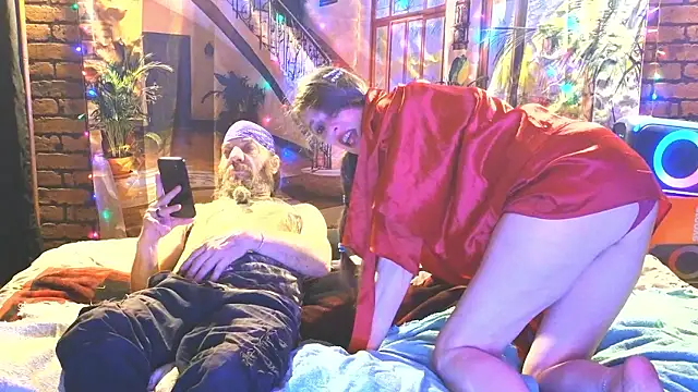 Snapshot of PropertyAndBiker chatting on 11-02-25, 11:07 PropertyAndBiker online show from 11-02-25, 11:07