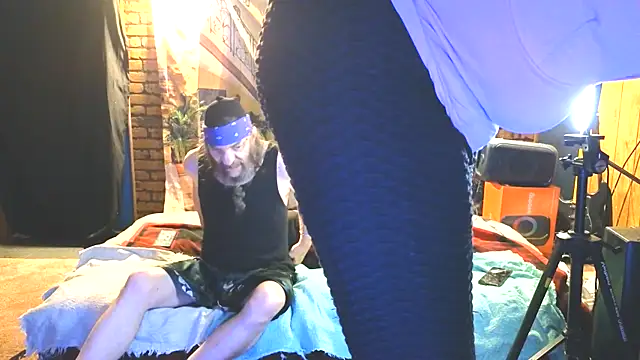 Snapshot of PropertyAndBiker chatting on 11-04-25, 11:15 PropertyAndBiker online show from 11-04-25, 11:15