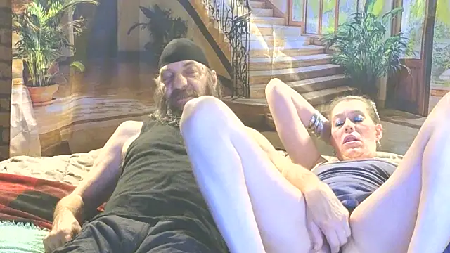 Snapshot of PropertyAndBiker chatting on 11-12-25, 11:14 PropertyAndBiker online show from 11-12-25, 11:14