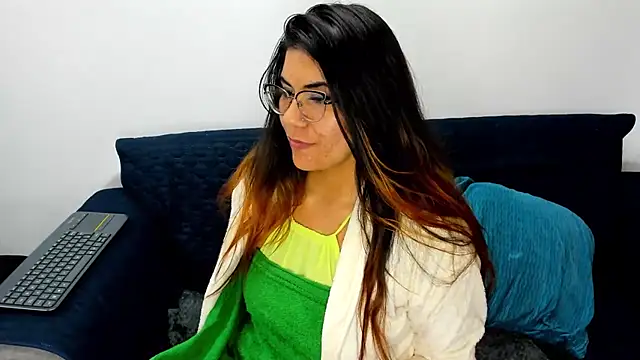 Snapshot of Luna_Dumont chatting on 02-17-25, 06:09 Luna Dumont online show from 02-17-25, 06:09