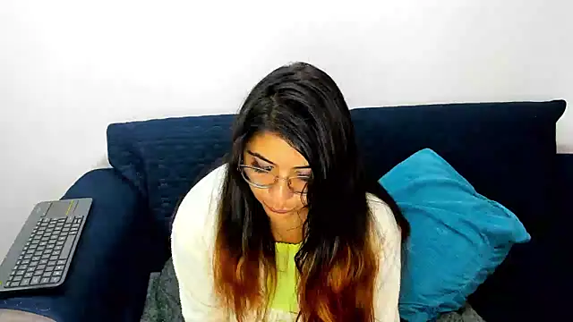 Snapshot of Luna_Dumont chatting on 02-17-25, 09:13 Luna Dumont online show from 02-17-25, 09:13